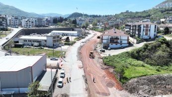 Gelişen ilçeye çift şeritli cadde