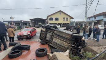 Savrulan araç evin duvarını yıktı: 1 yaralı