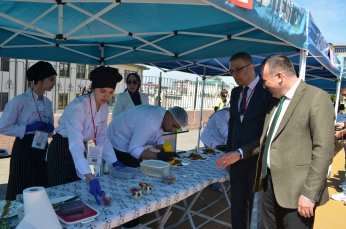 Bayat ekmeklerden harikalar yarattılar