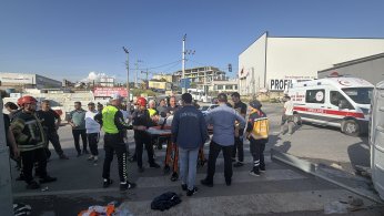 İşçi servisi ile tır çarpıştı: 1 ölü, 7 yaralı