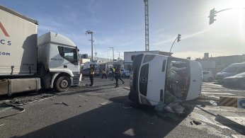 İşçi servisi ile tır çarpıştı: 1 ölü, 7 yaralı