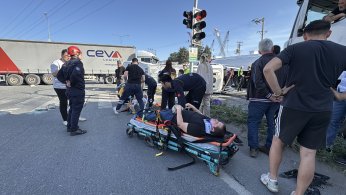 İşçi servisi ile tır çarpıştı: 1 ölü, 7 yaralı