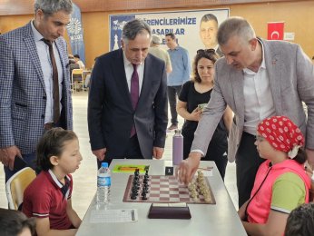 Satrançta kıyasıya mücadele başladı