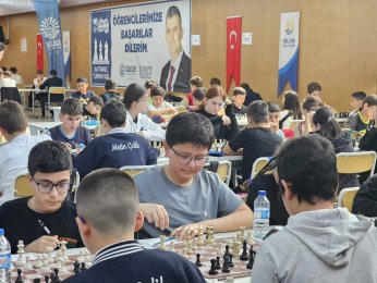 Satrançta kıyasıya mücadele başladı