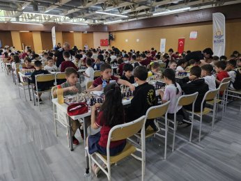 Satrançta kıyasıya mücadele başladı