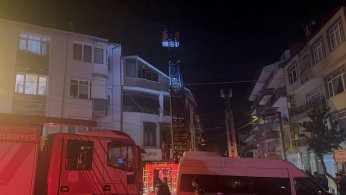 Çatı katı alevlere teslim oldu