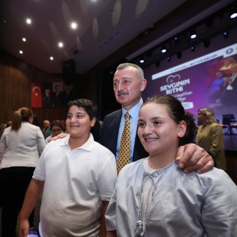 ‘Sözde değil özde seviyoruz’