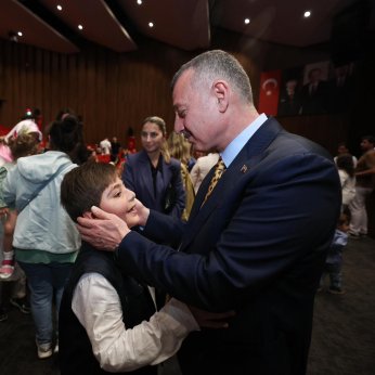 ‘Sözde değil özde seviyoruz’
