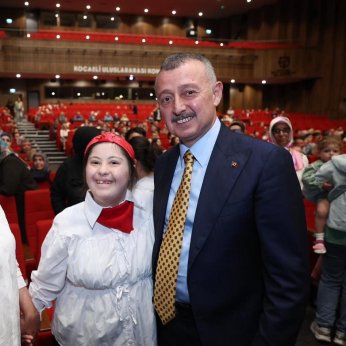 ‘Sözde değil özde seviyoruz’