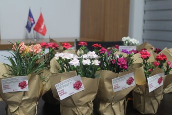 SP’li kadınlar, eczacıları unutmadı