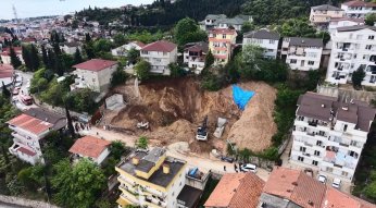 5 bina boşaltıldı, mahalleli isyan etti