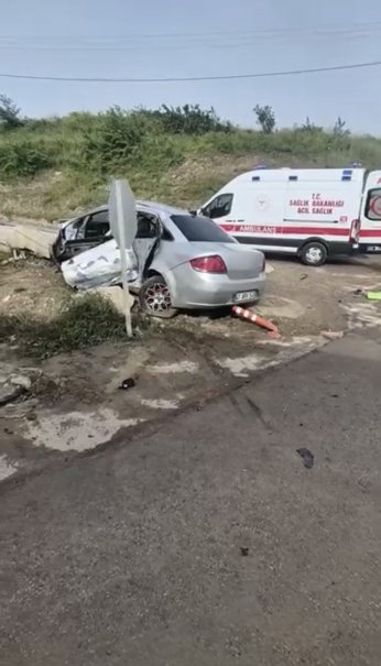 Otomobille otobüs çarpıştı: 3 yaralı