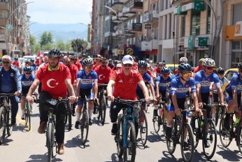 Büyükakın, gençlerle pedal çevirdi