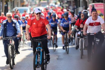 Büyükakın, gençlerle pedal çevirdi