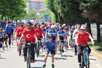 Büyükakın, gençlerle pedal çevirdi