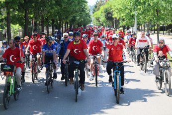 Büyükakın, gençlerle pedal çevirdi