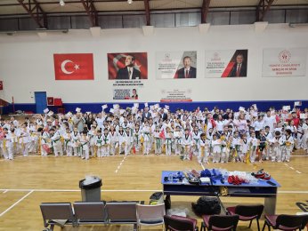305 taekwondocu kuşak atladı