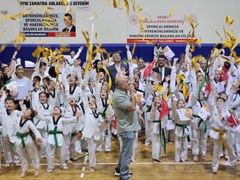 305 taekwondocu kuşak atladı
