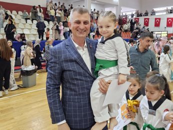 305 taekwondocu kuşak atladı