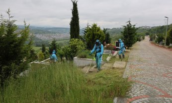 Şehitlik ve mezarlıklar bayrama hazırlandı