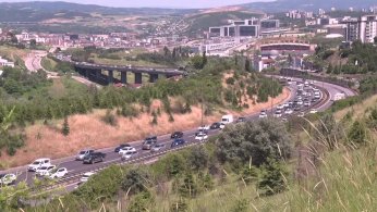 TEM’de kilometrelerce araç kuyruğu oluştu