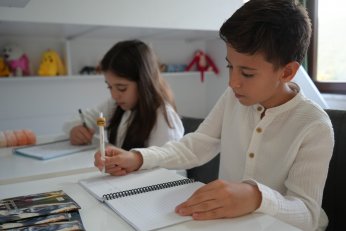 Kitap kurdu ikizler, yazarlığa adım attı