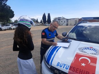 Büyükşehir Zabıtası vatandaşın yanında