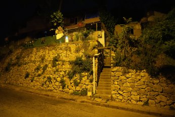 Tavanından sıva düşen ev tahliye adildi