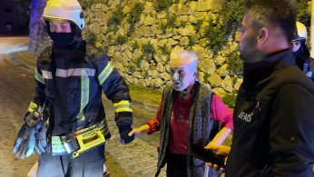 Tavanından sıva düşen ev tahliye adildi
