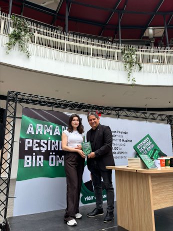 41 Burda AVM’de “Armanın Peşinde Bir Ömür” söyleşisine yoğun ilgi