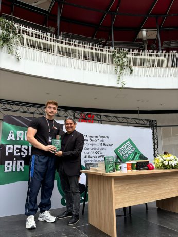 41 Burda AVM’de “Armanın Peşinde Bir Ömür” söyleşisine yoğun ilgi