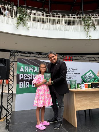 41 Burda AVM’de “Armanın Peşinde Bir Ömür” söyleşisine yoğun ilgi