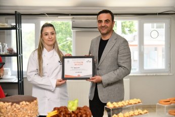 Geleceğin şeflerinde mezuniyet sevinci