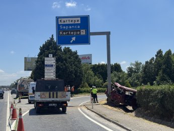 Panelvan direğe çarptı: 1 ölü, 2 yaralı