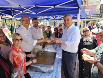 AK Parti Gölcük’ten aşure ikramı