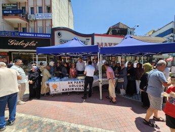 AK Parti Gölcük’ten aşure ikramı