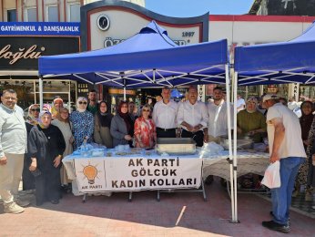 AK Parti Gölcük’ten aşure ikramı