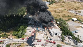 Fabrika yangınında 1 işçi yaşamını yitirdi