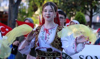 Kocaeli, Balkan halk oyunlarıyla şenlendi