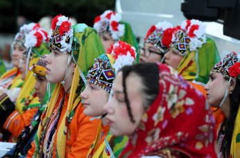 Kocaeli, Balkan halk oyunlarıyla şenlendi