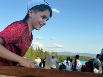 Çocuklar renkli etkinlikte doyasıya eğleniyor