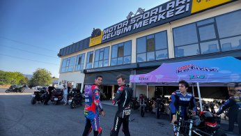 Ünlü motorculardan yeni merkeze tam not