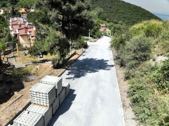 Halıdere’de parke yollara yenileme