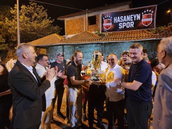 Hasaneyn köyü şampiyonluğu kutladı