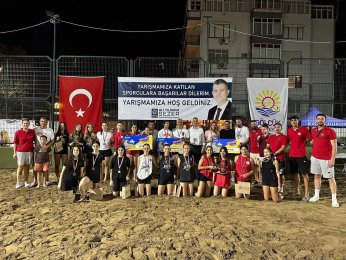 Plaj voleybolu heyecanı yaşandı