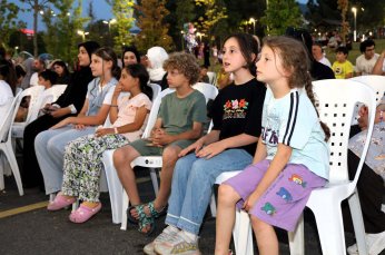 Millet bahçesinde müzik dolu akşam