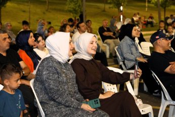 Millet bahçesinde müzik dolu akşam