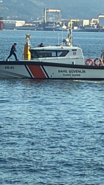 Deniz fenerinde mahsur kalan 3 kişi kurtarıldı
