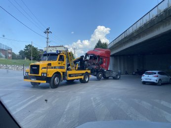 İki tır çarpıştı: 1 yaralı