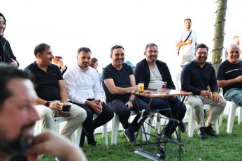 Müzik dolu aile pikniği